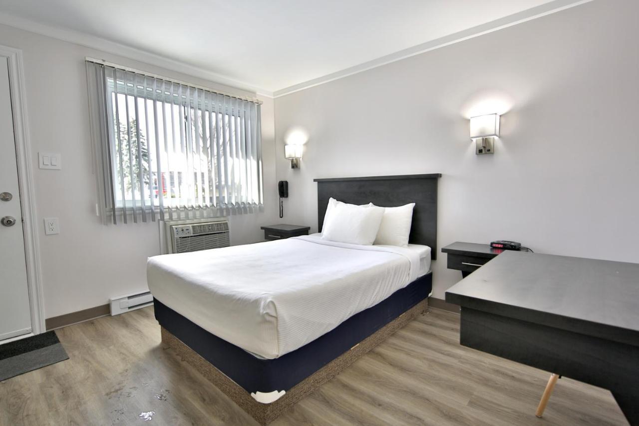 Motel Newstar Лаваль Экстерьер фото